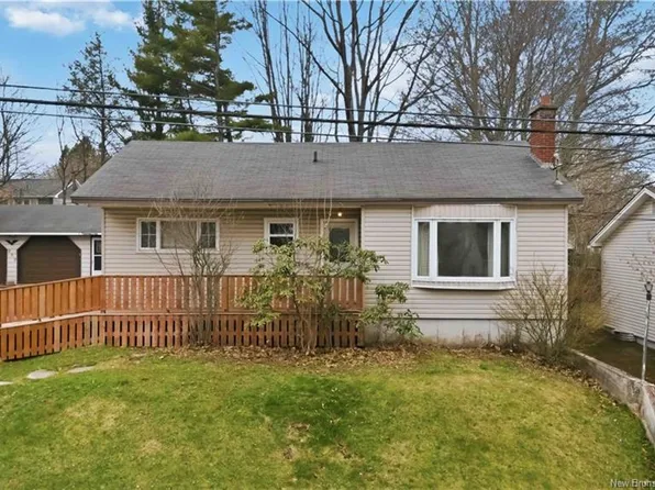 232 Leslie St, Moncton, NB E1C 6M9