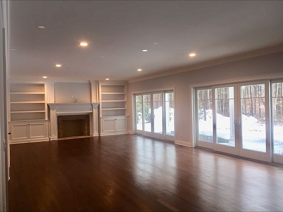 5th image of 27 Willowood Ct
