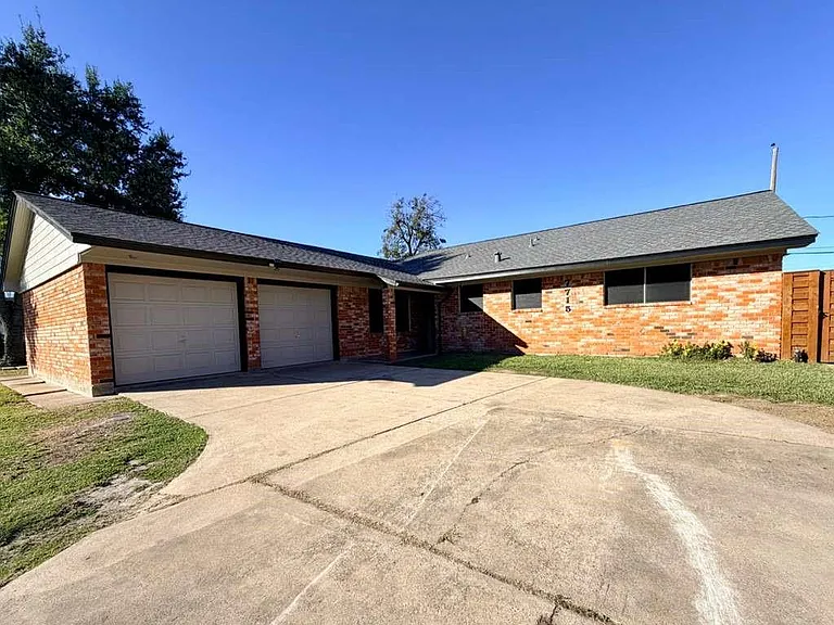 7715 Catalina Ln — Photo 2