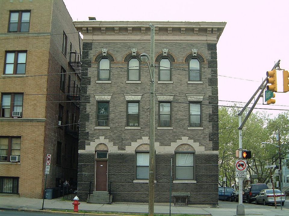 1st image of 3697 Kennedy Blvd