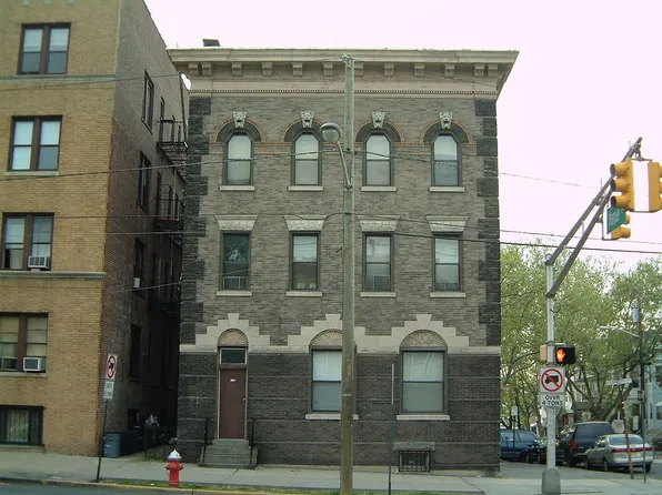 3697 Kennedy Blvd, Jersey City, NJ 07307