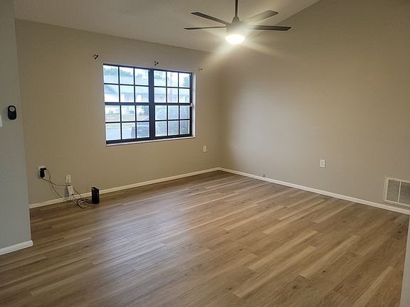 3rd image of 1305 Calamondin Dr