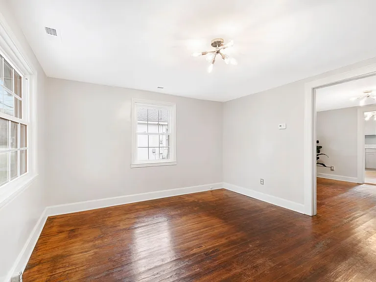 1105 SW Sauls St — Photo 6