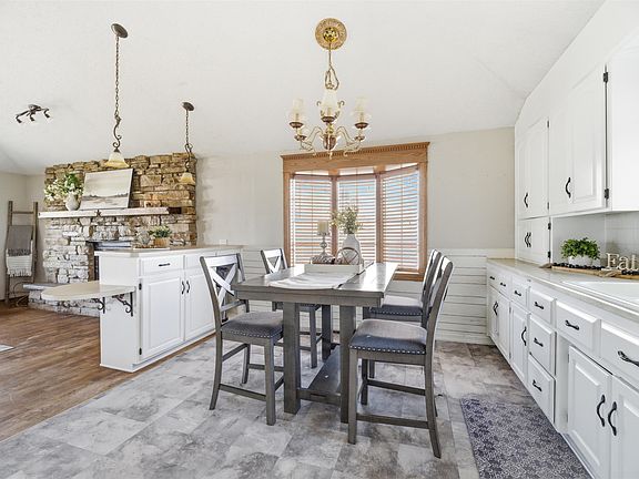 5th image of 2602 N William St