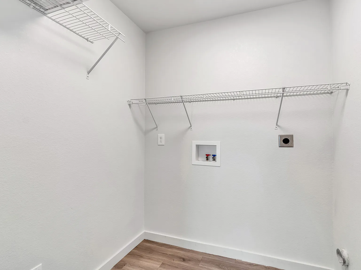 3 bed, 1200 sqft, $1,595 — Photo 4