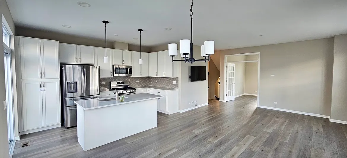 3 bed, 2.5 bath, 1757 sqft, $3,100 — Photo 2