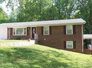500 Circle Dr, Pembroke, VA 24136