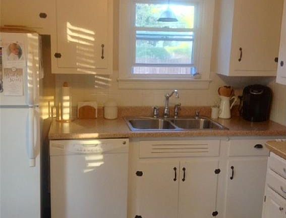 3rd image of 2614 Greenfield Ave