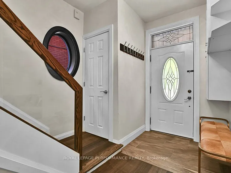 168 Stewart St W — Photo 4