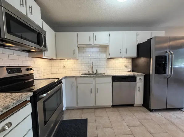 7401 W 101st St APT 121, Minneapolis, MN 55438