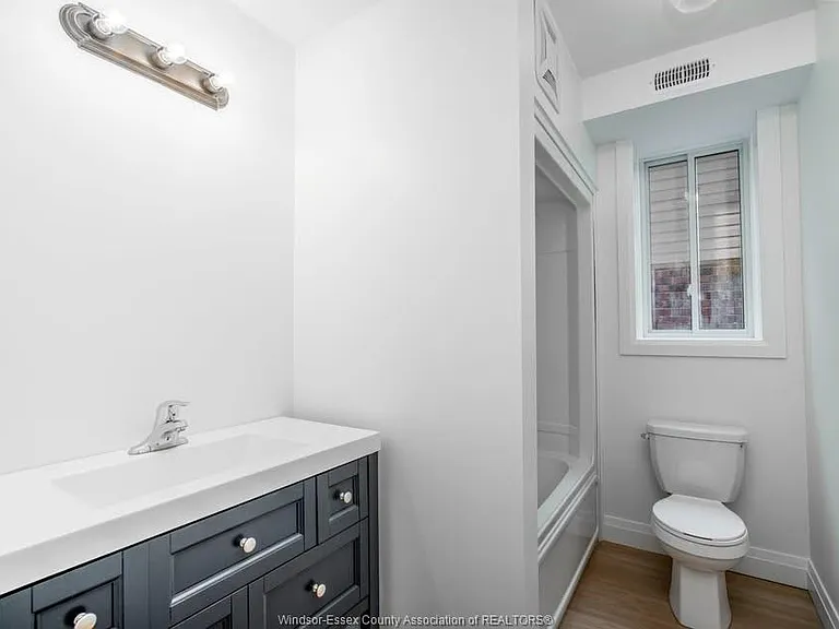 1210 Laurendeau Ave — Photo 13