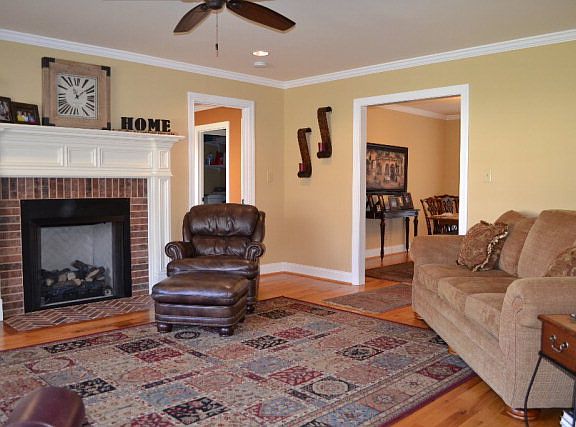 4th image of 336 Hanley Cir