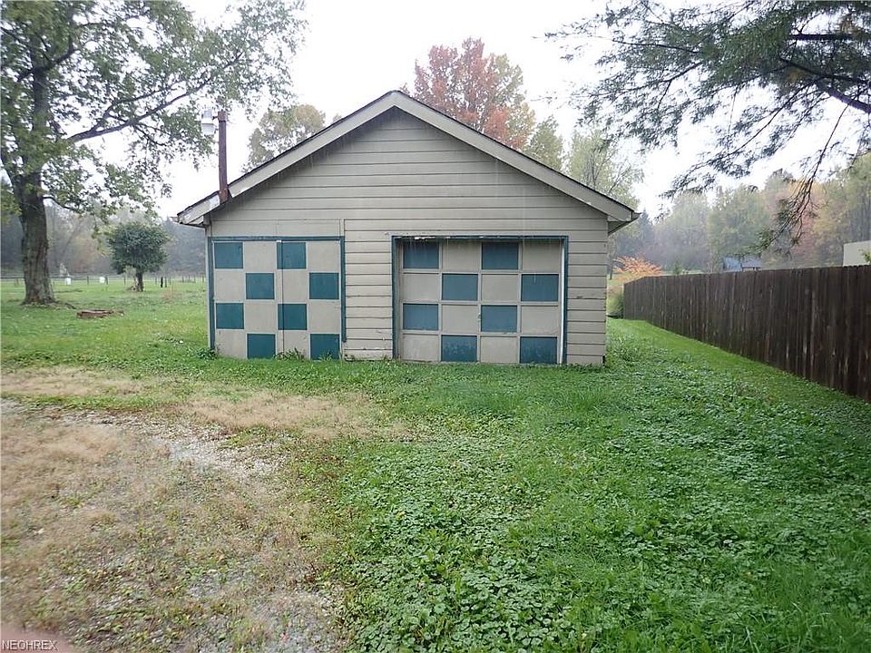 2nd image of 1252 Vanderhoof Rd