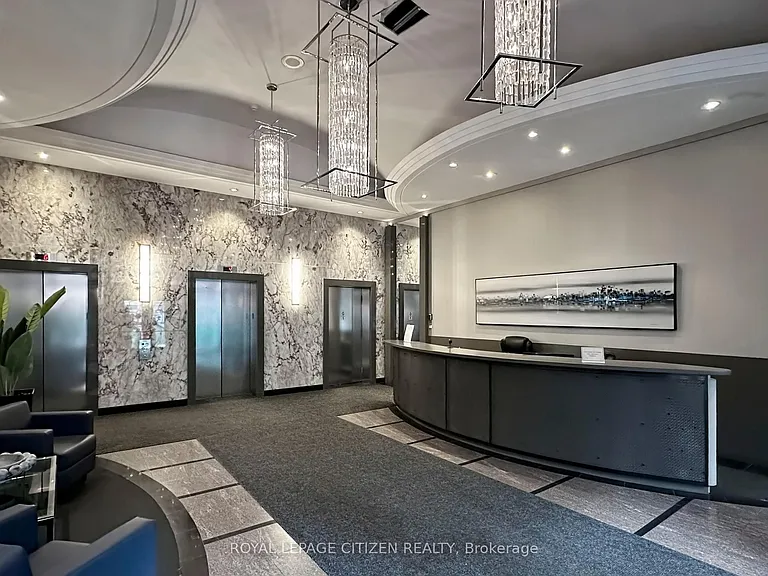 555 Yonge St #302 — Photo 2