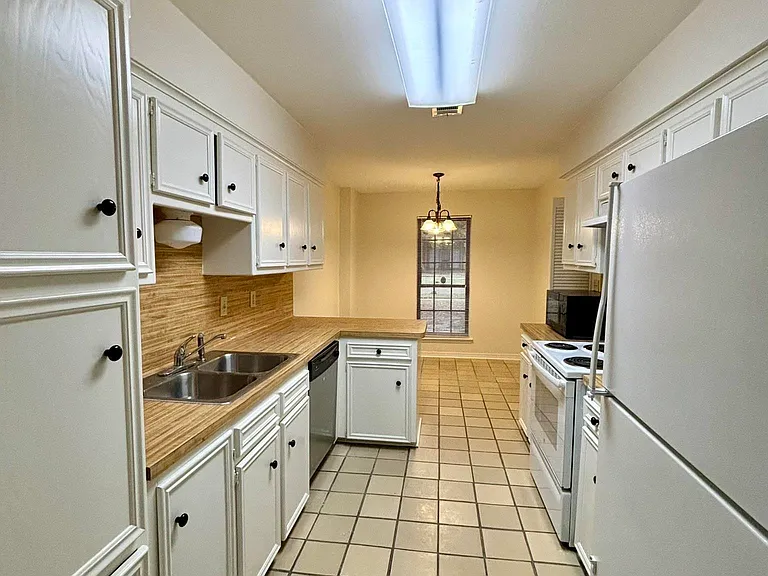 5416 Heatherstone Dr — Photo 5