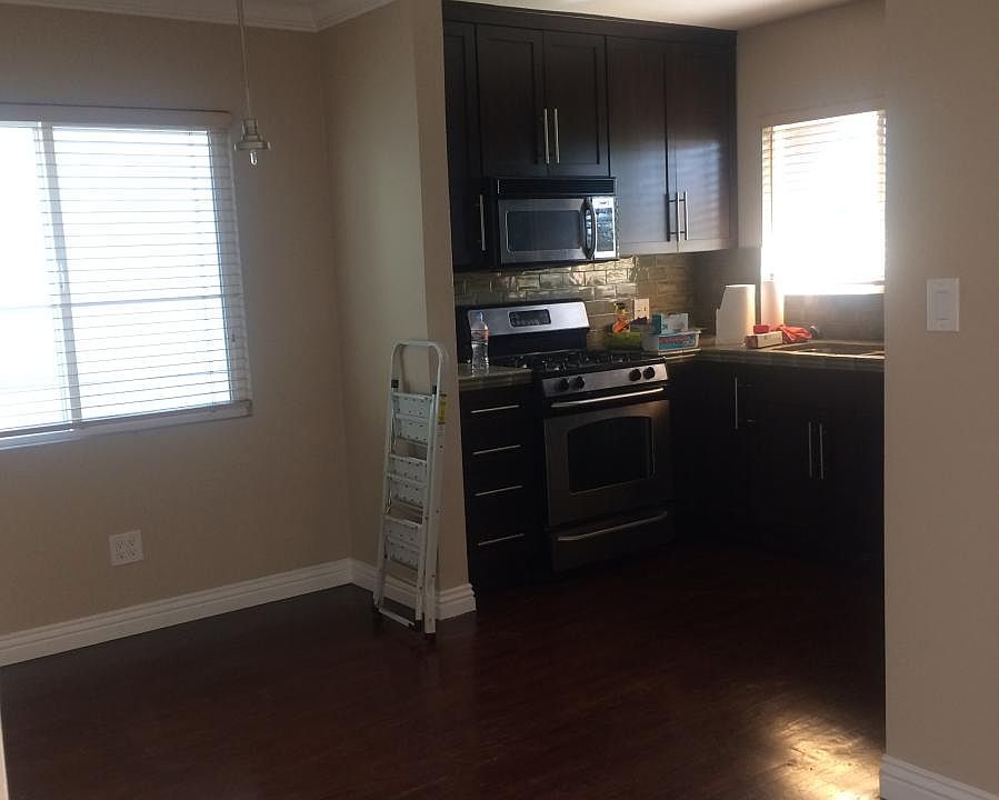 1st image of 1700 N Gardner St APT 4