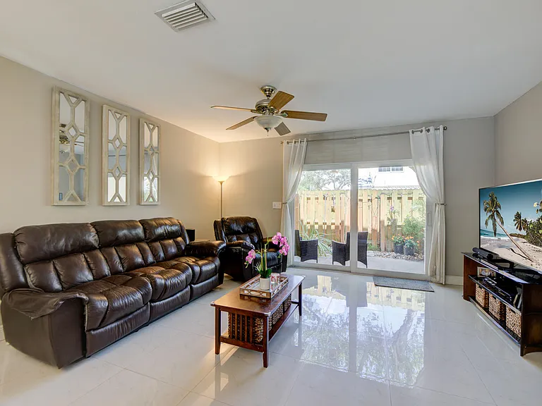 2900 Dorchester Ln #2900 — Photo 6