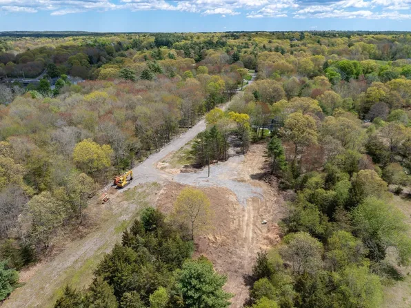 7 Julia Ln, Freetown, MA 02702