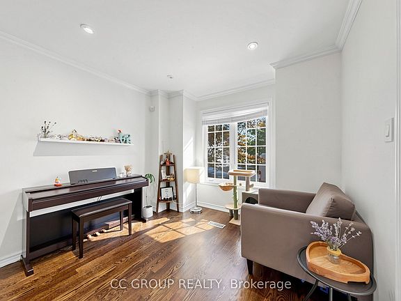 3rd image of 34 Glendennan Ave