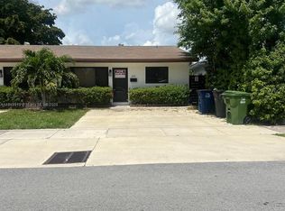 250 SW 10th Ave #1-2, Hallandale, FL 33009