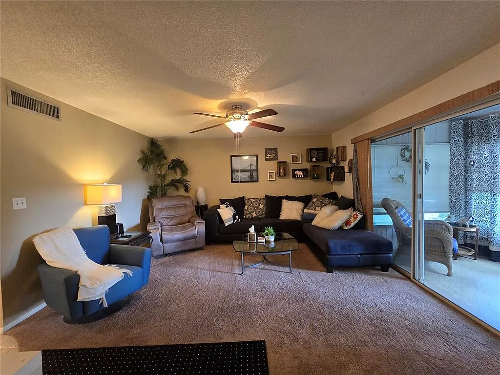 2 bed, 1.5 bath, 1054 sqft, $1,500 — Photo 3