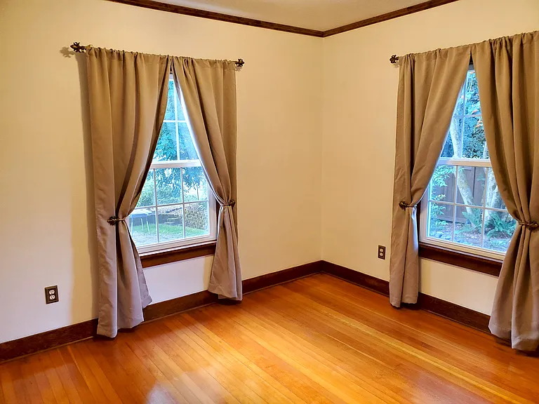 1126 Rainier Ave — Photo 14