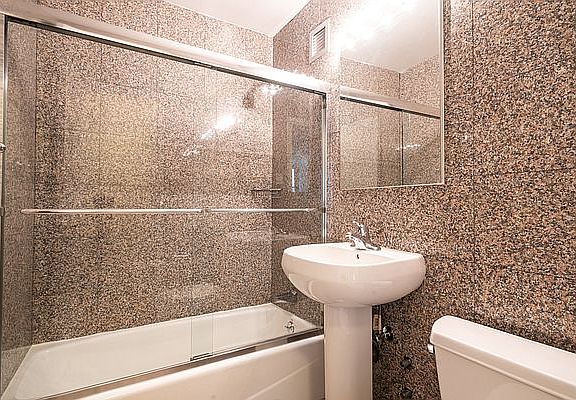 3rd image of 330 W 58th St APT 7M