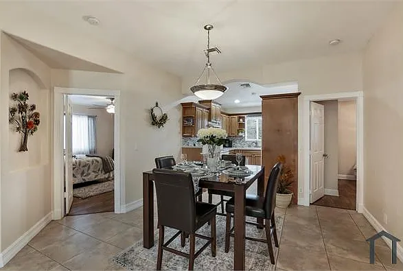 3021 NW 21st Ct — Photo 3