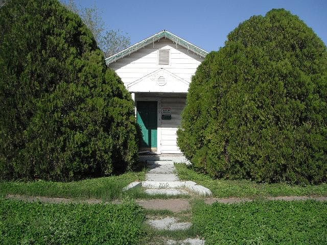1st image of 209 E Avenue F