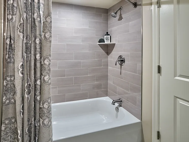 Willowyck Apartments renovated bathroom