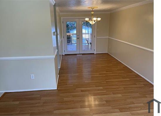 4th image of 18200 Pinecroft Ct