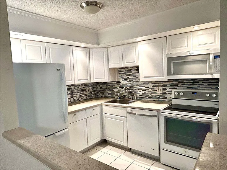 10429 E Clairmont Cir #108 — Photo 2