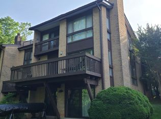 2032 Lakebreeze Way, Reston, VA 20191