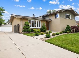 9051 Oriole Ave, Morton Grove, IL 60053