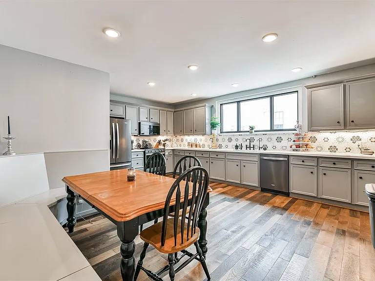 2415 Church St — Photo 8