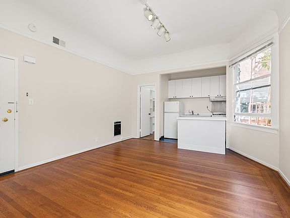 4th image of 3070 Jackson St #3