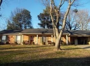 1204 Queensgate Dr, Tupelo, MS 38801