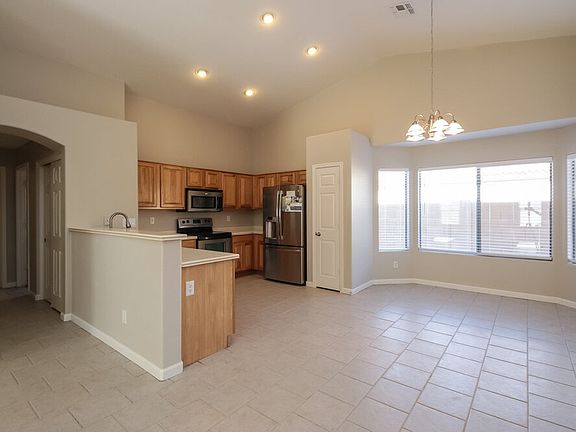 4th image of 3721 N 125th Dr