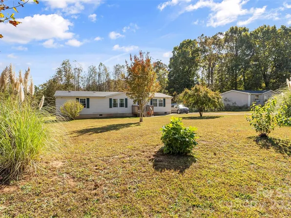 2877 Durango St, Claremont, NC 28610