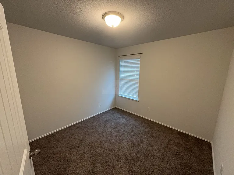 104 Green Jay Dr — Photo 5