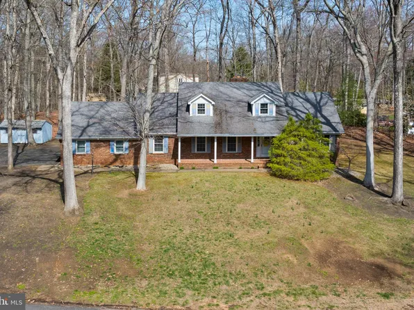 4 Lee Ct, Wrightstown, NJ 08562