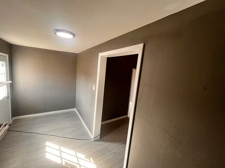 1012 Hancock Ave — Photo 4