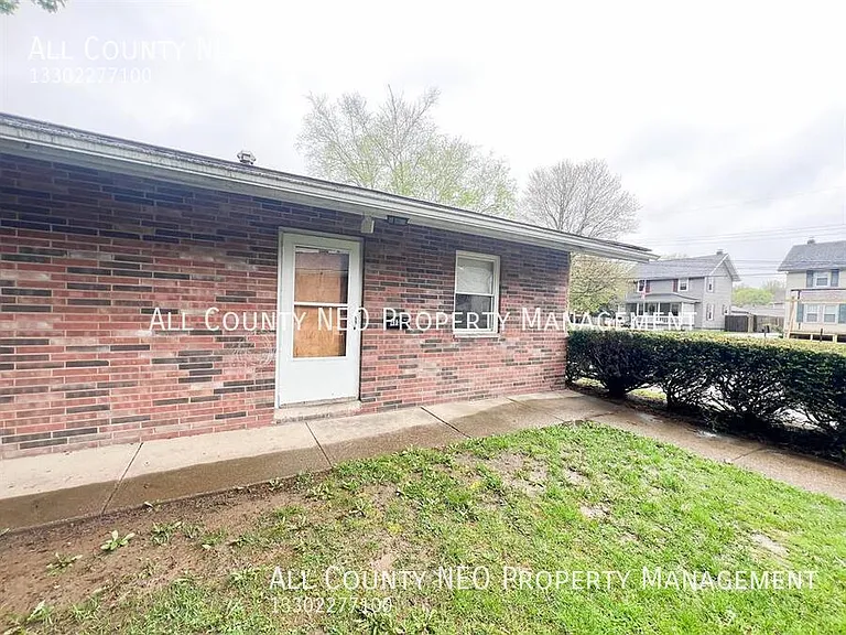 481 Tompkins Ave — Photo 1