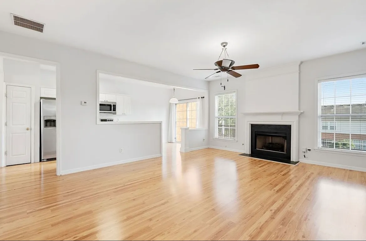 Building Photo - 423 Old Towne Dr