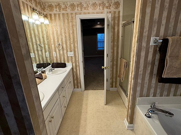 2nd image of 4300 Heathersage Cir