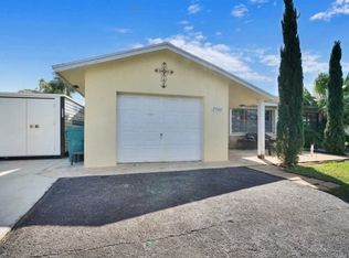 2560 SW 11th St, Boynton Beach, FL 33426