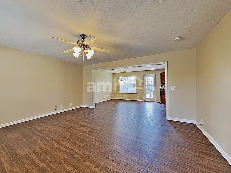 105 Tulip Grove Point — Photo 7