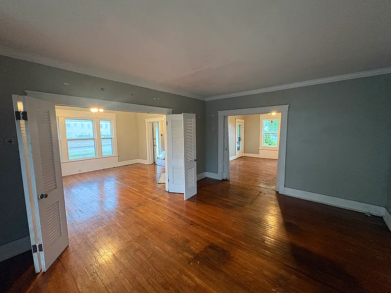 709 W Ash St — Photo 5