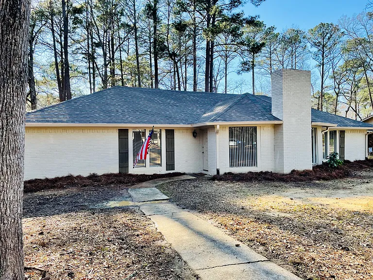 327 Swallow Dr — Photo 3