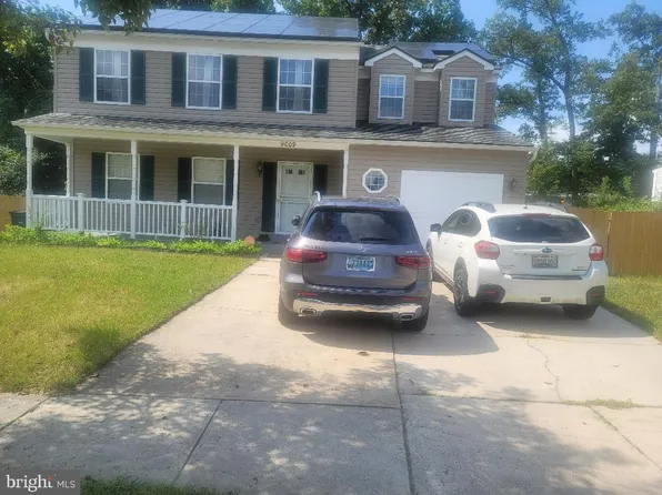 9009 McHenry Ln, Lanham, MD 20706
